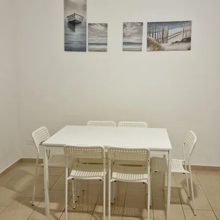 A Piedi Al Mare 300m, Zona Servitissima